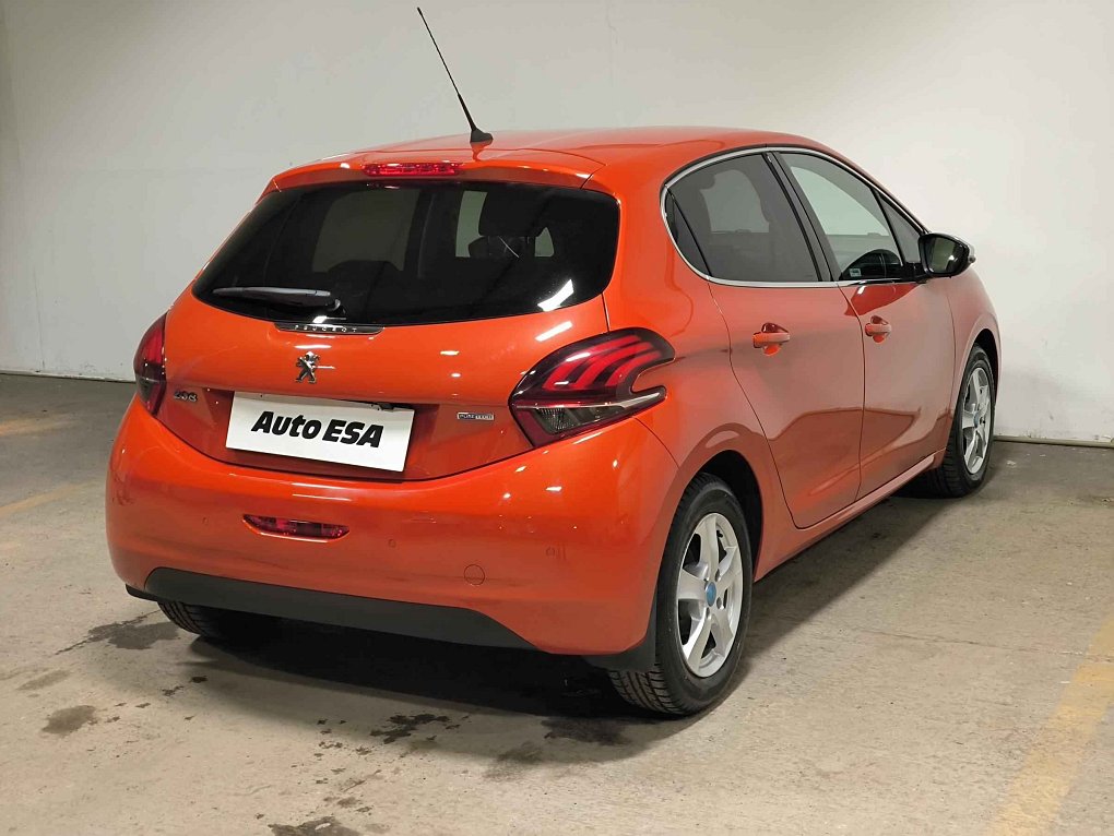 Peugeot 208 1.2i 