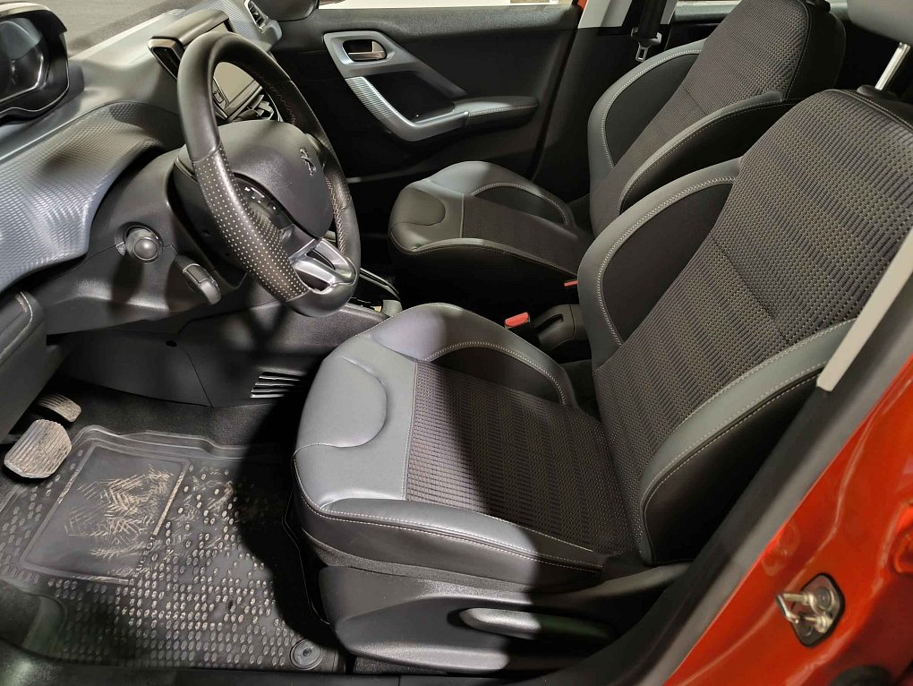 Peugeot 208 1.2i 