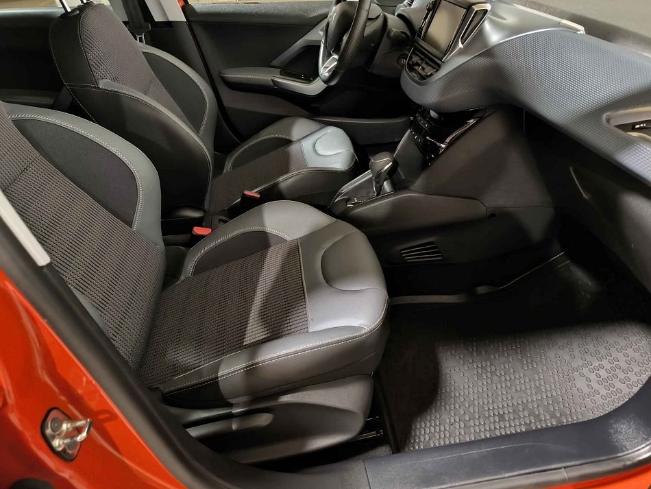 Peugeot 208 1.2i 