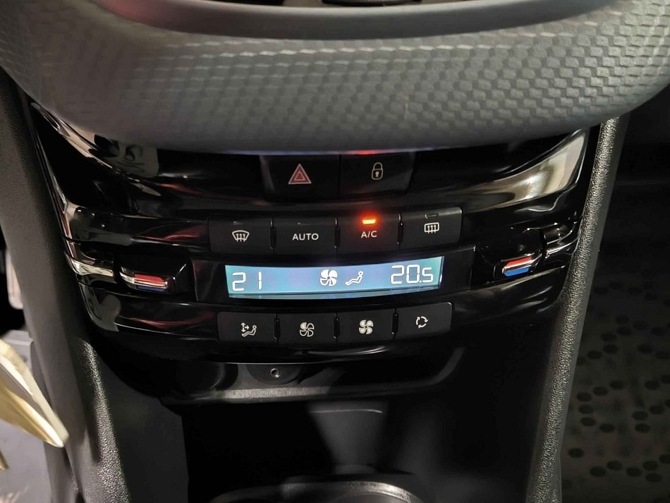 Peugeot 208 1.2i 