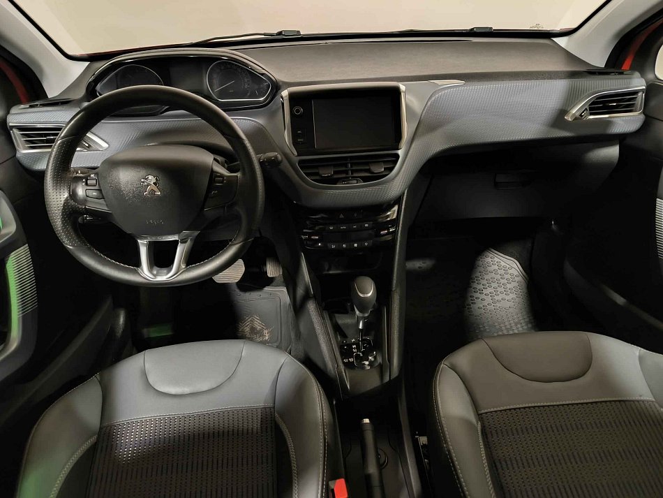 Peugeot 208 1.2i 
