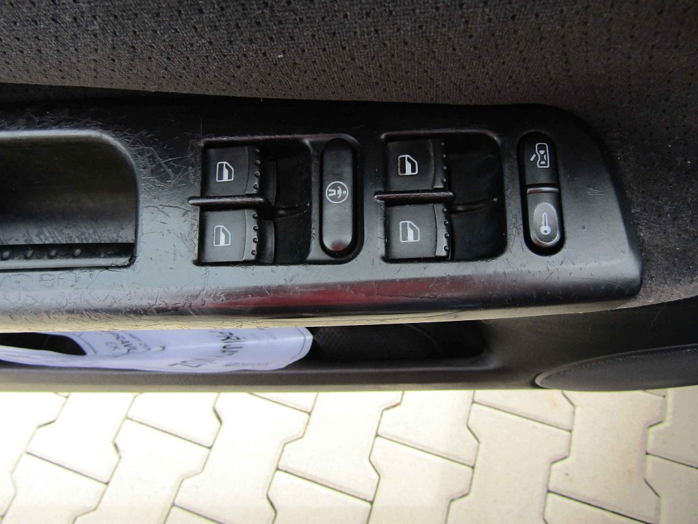 Volkswagen Passat 1.6 i 