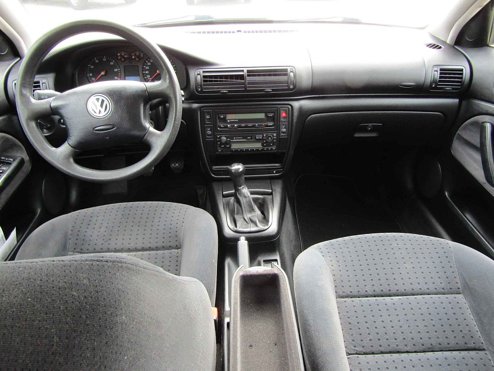 Volkswagen Passat 1.6 i 