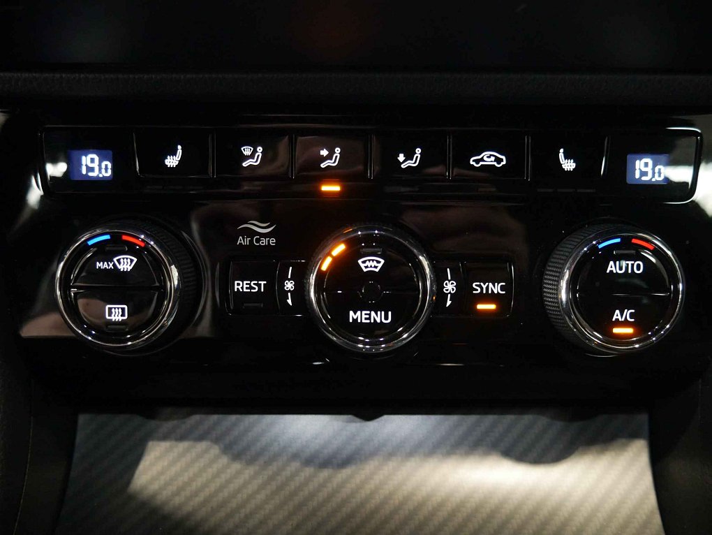 Škoda Superb III 2.0 TDi 