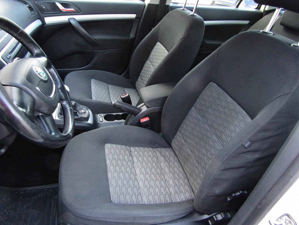 Škoda Octavia II 2.0TDi Ambiente