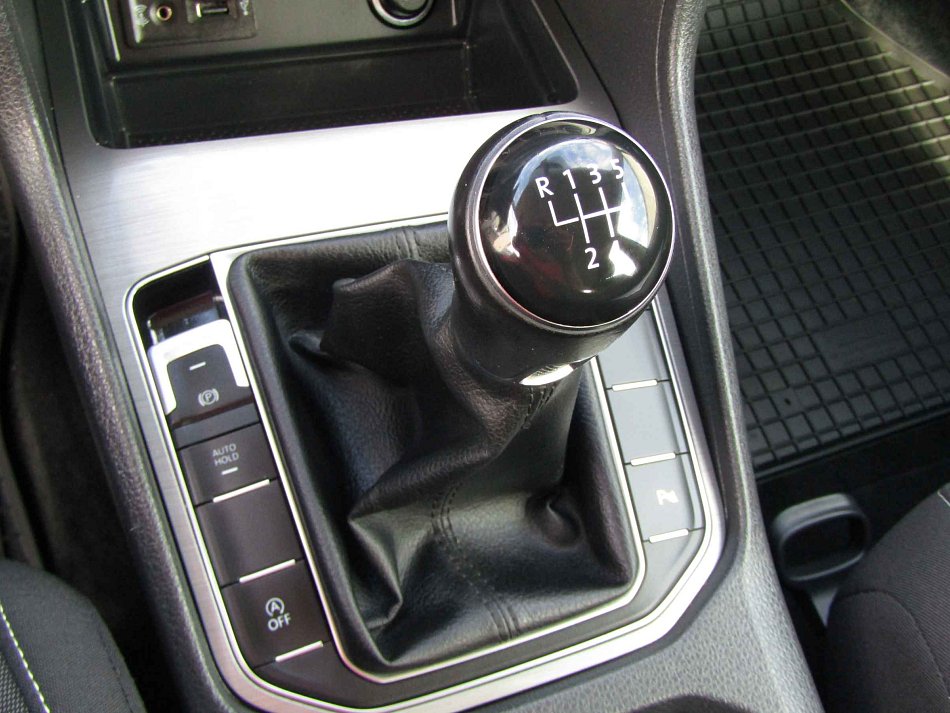 Volkswagen Golf 1.6 TDi 