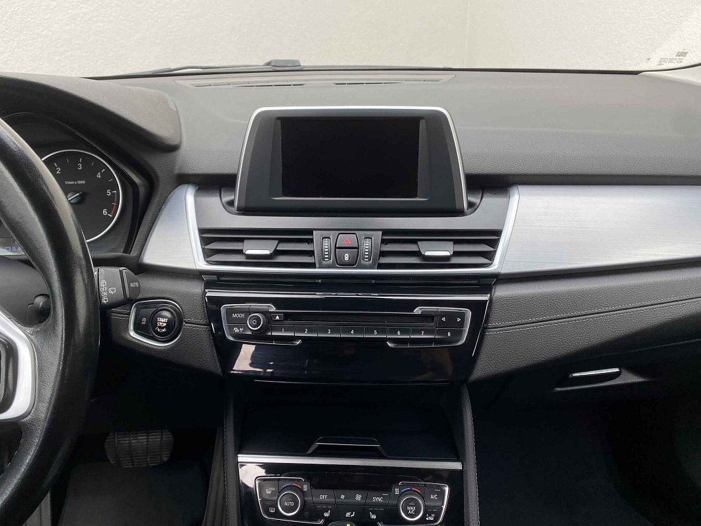 BMW Řada 2 2.0 D Sport 218 d