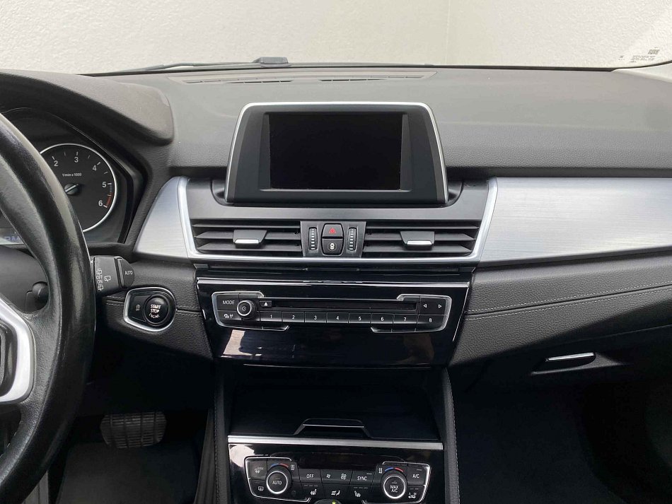 BMW Řada 2 2.0 D Sport 218 d