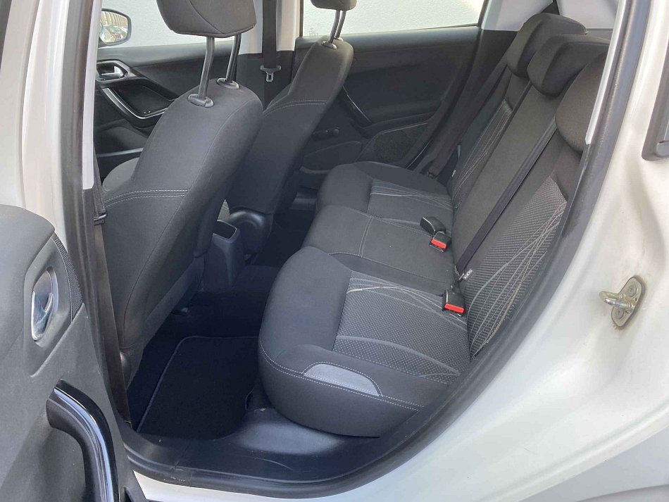 Peugeot 208 1.2 VTi 