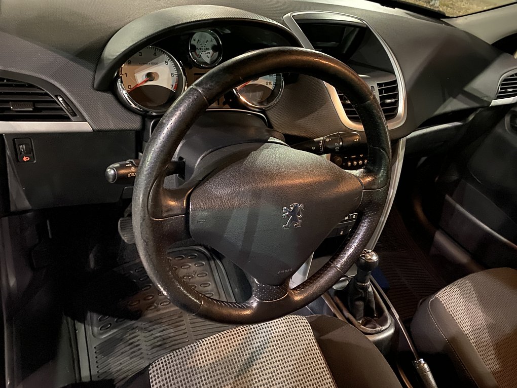 Peugeot 207 1.6 i 