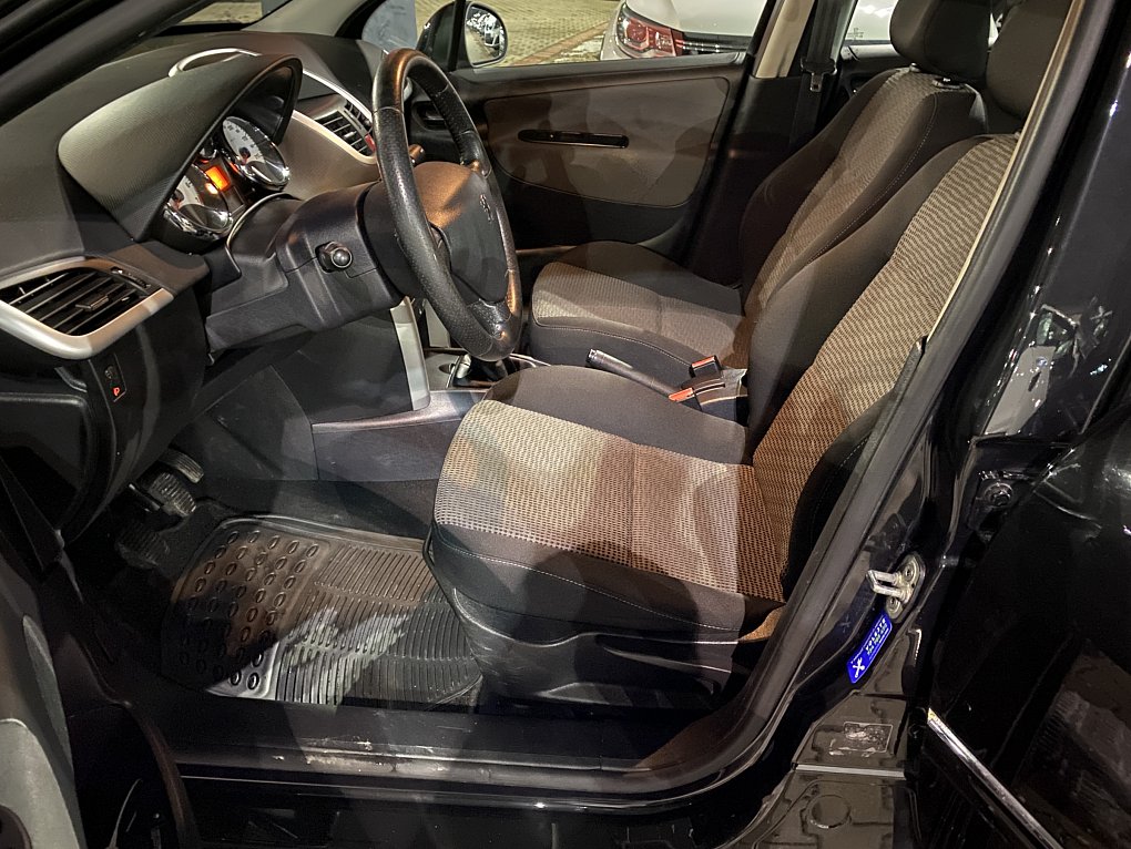 Peugeot 207 1.6 i 