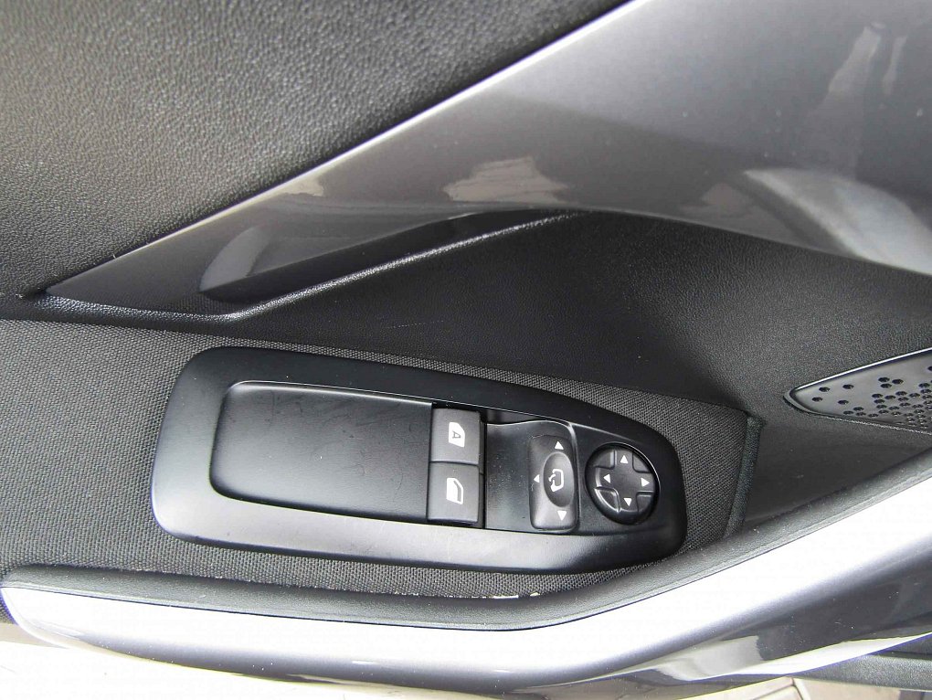 Peugeot 2008 1.2 PT 