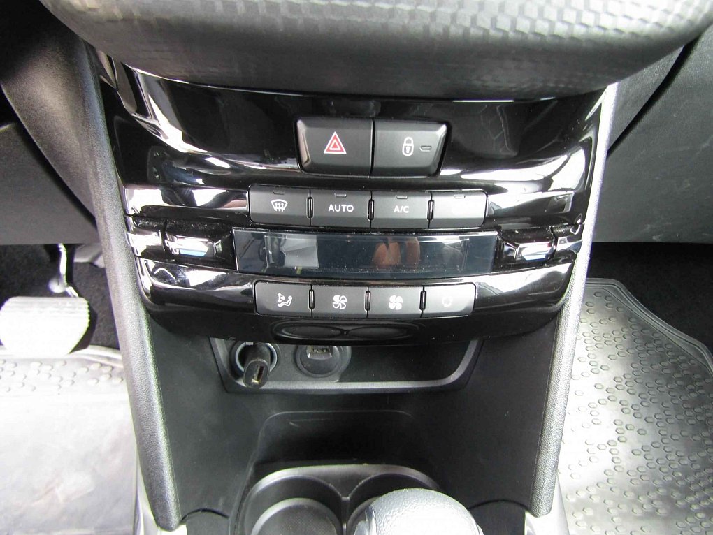 Peugeot 2008 1.2 PT 