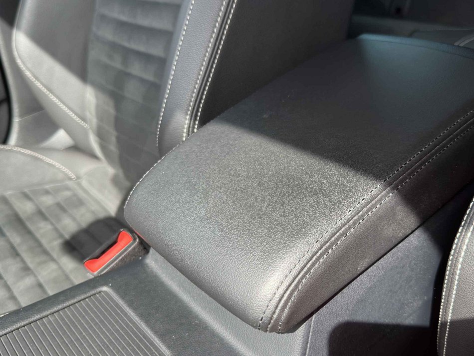 Volkswagen Passat 2.0 TSi 