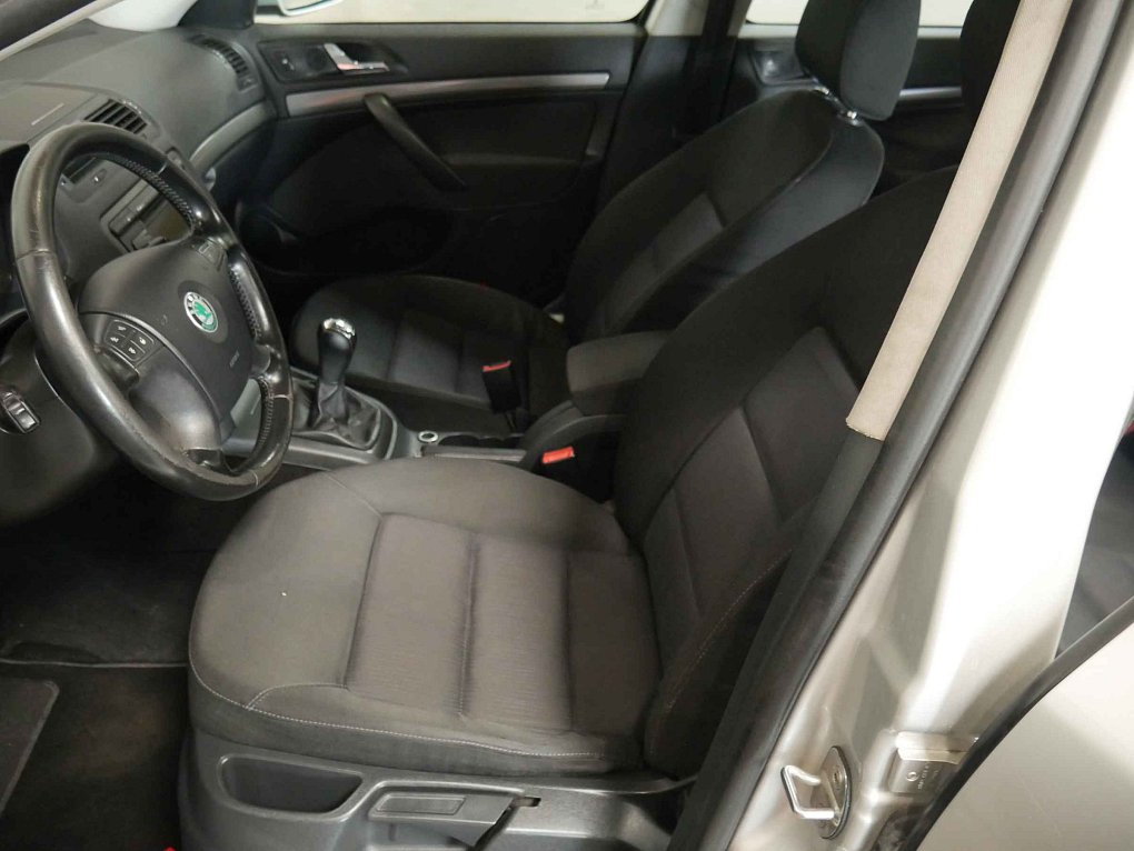 Škoda Octavia II 1.6 FSi 