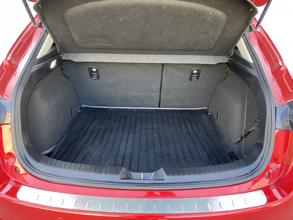 Mazda 3 2.0 i 