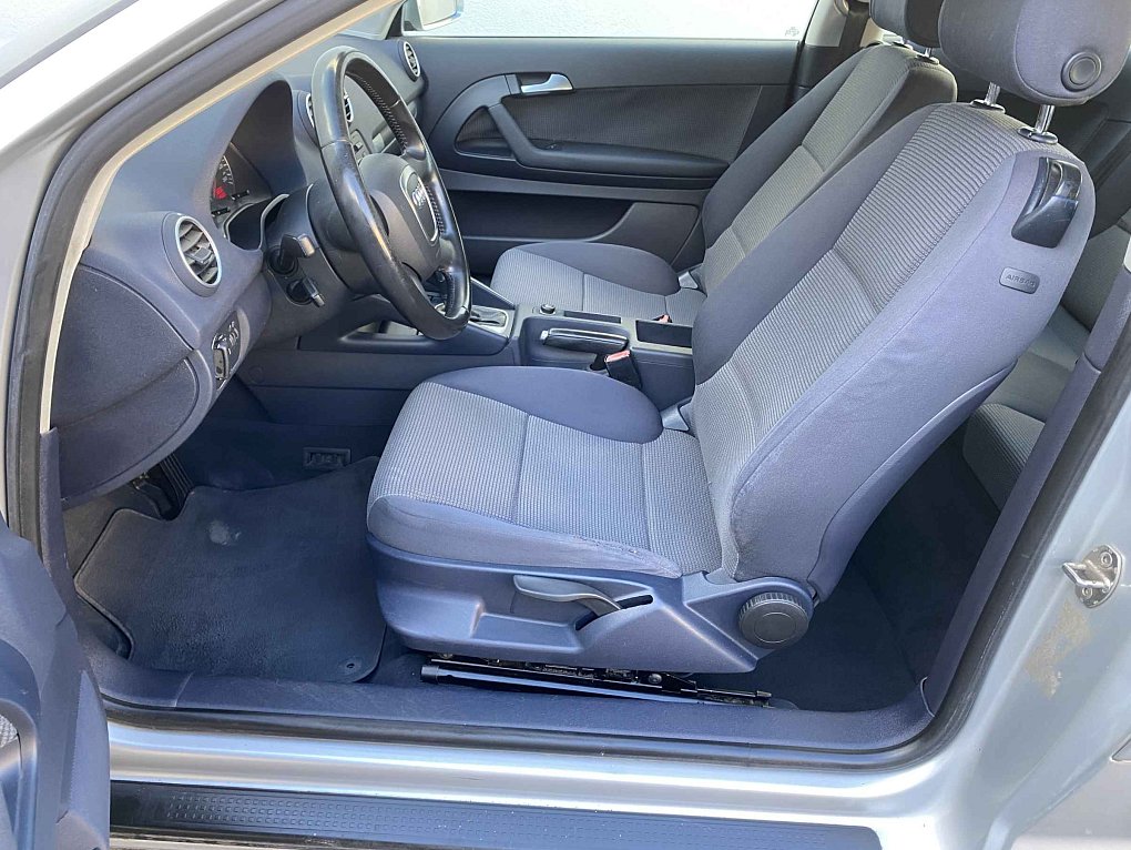 Audi A3 1.6 i 