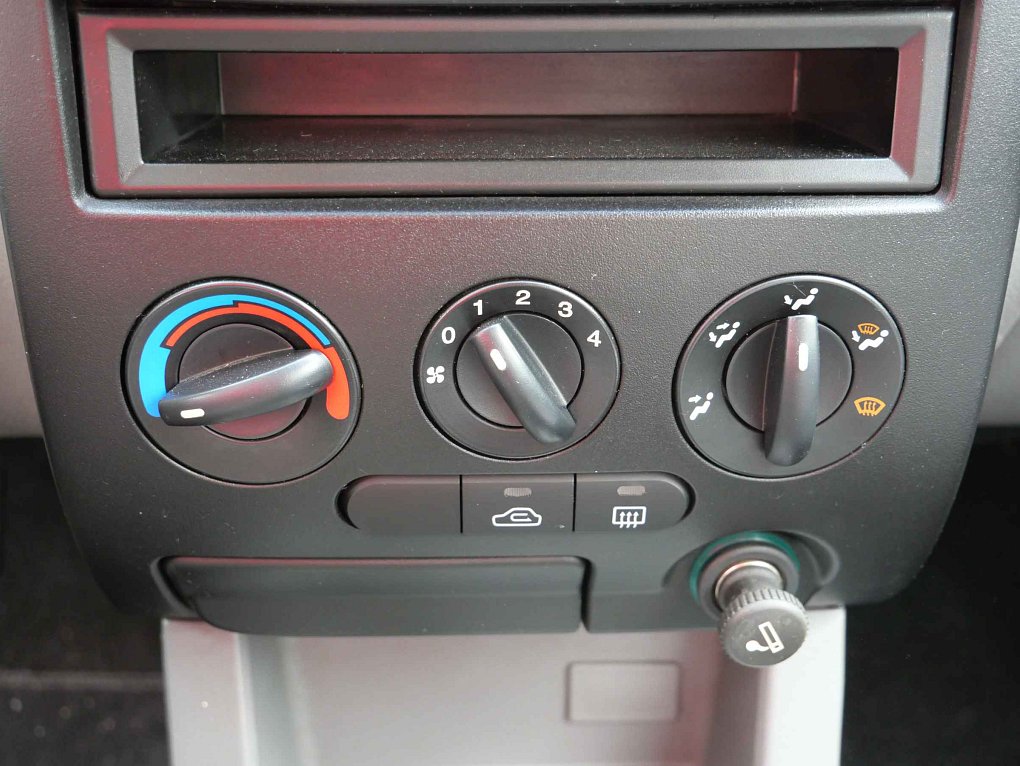 Kia Rio 1.3i 