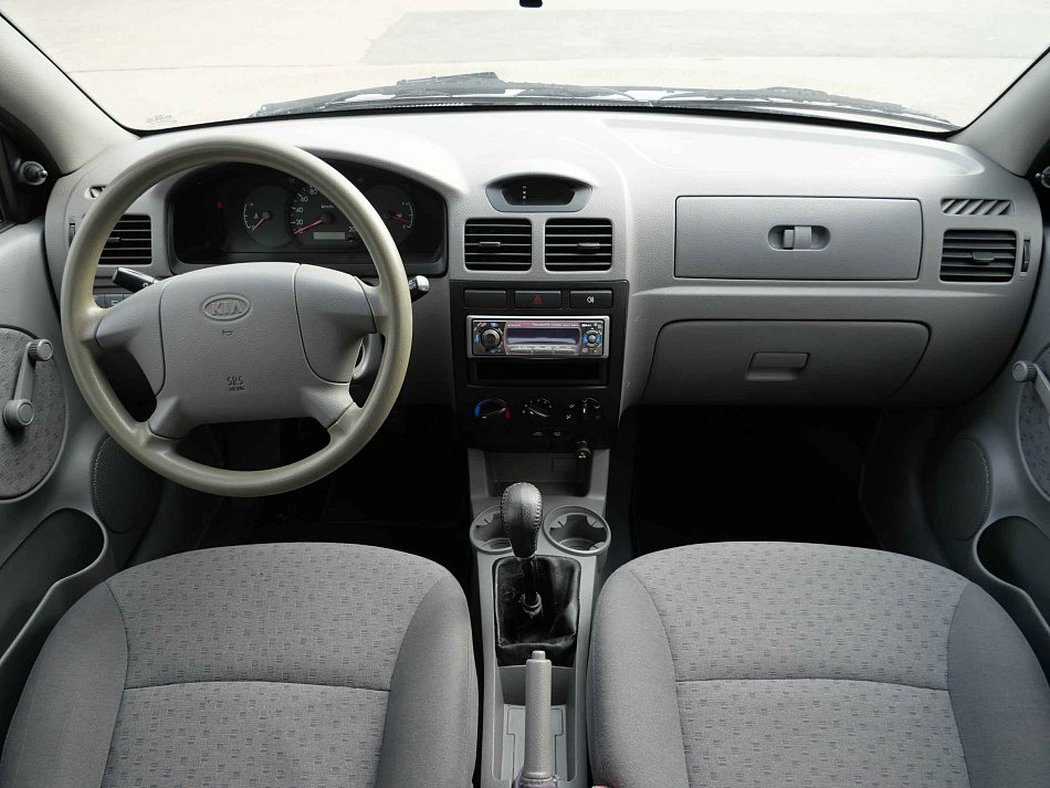 Kia Rio 1.3i 