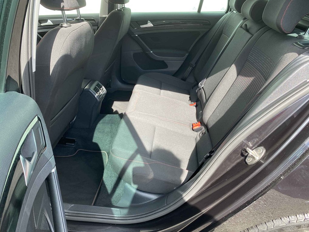 Volkswagen Golf 2.0 TDi Sound