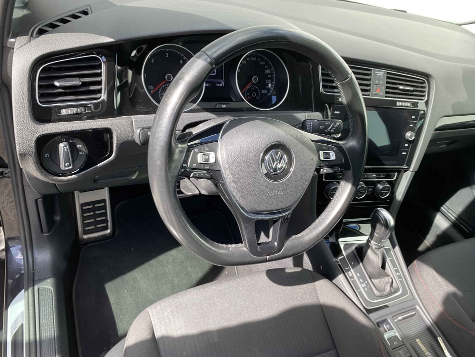 Volkswagen Golf 2.0 TDi Sound
