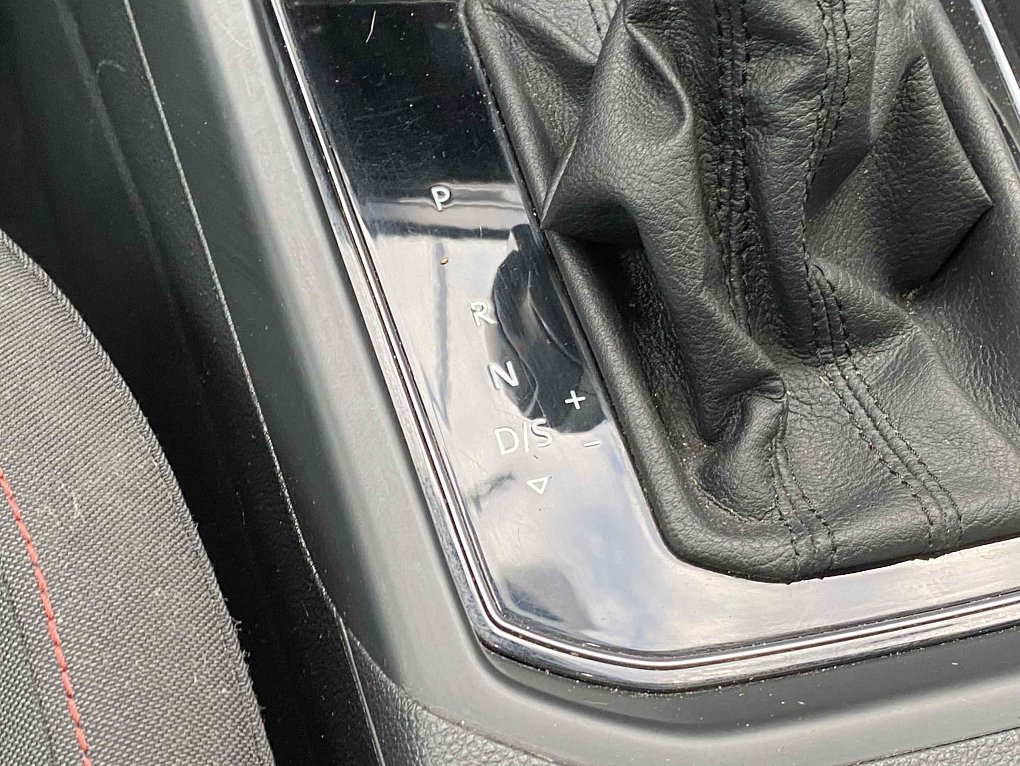 Volkswagen Touran 2.0 TDi Sound