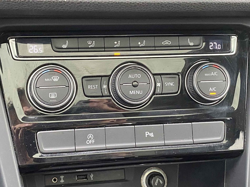 Volkswagen Touran 2.0 TDi Sound