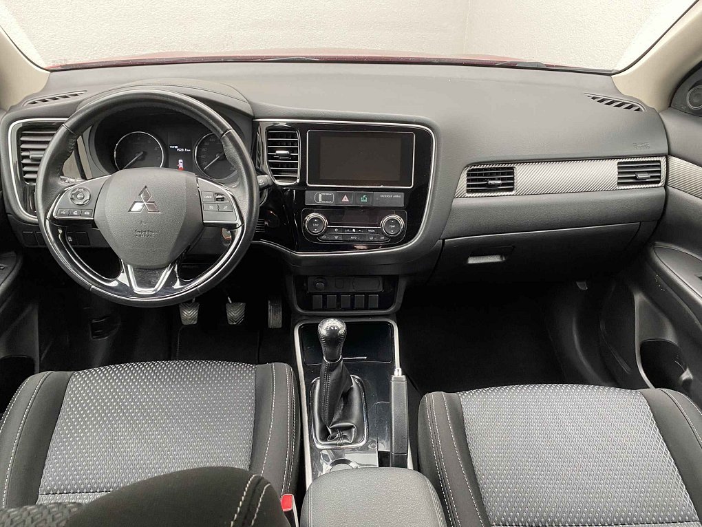Mitsubishi Outlander 2.0 Invite 2WD