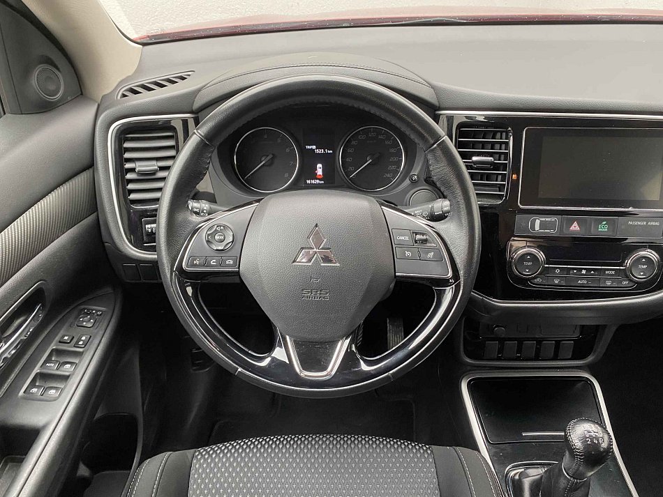 Mitsubishi Outlander 2.0 Invite 2WD