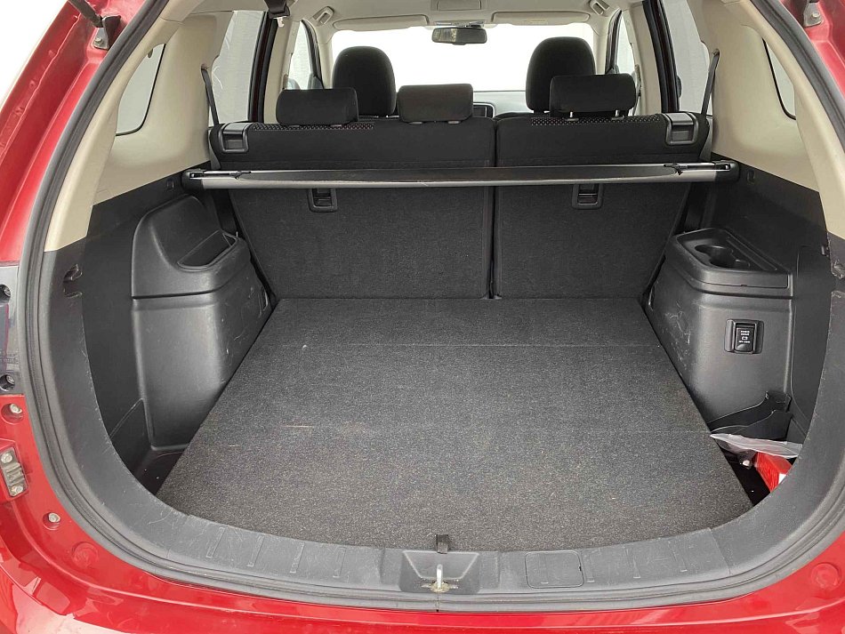 Mitsubishi Outlander 2.0 Invite 2WD