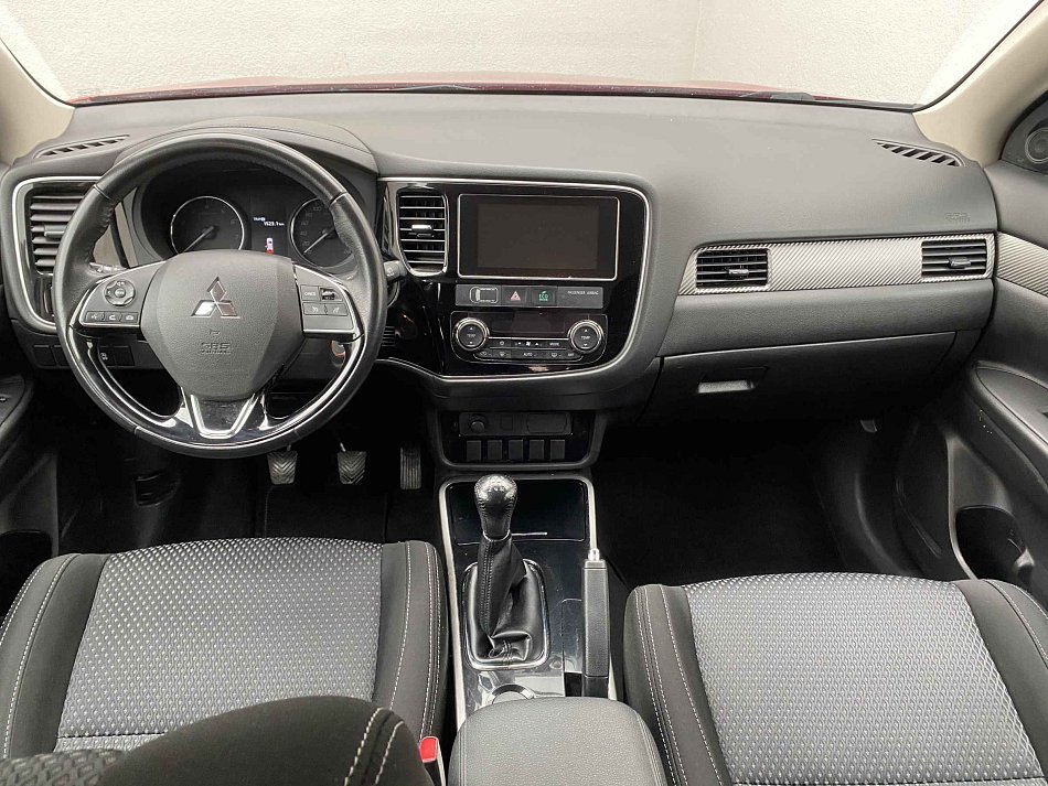Mitsubishi Outlander 2.0 Invite 2WD