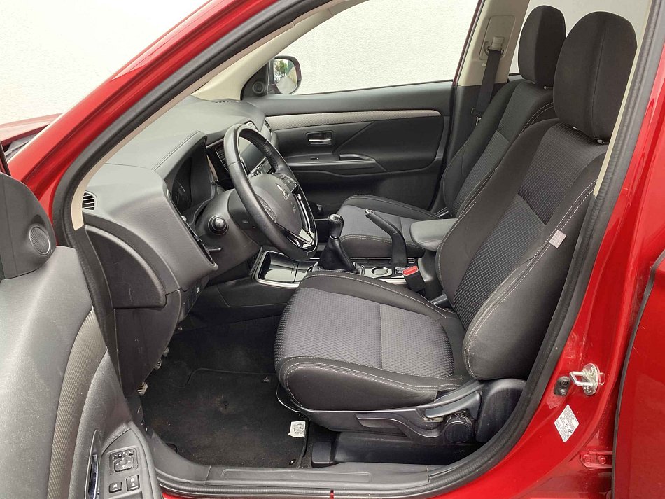 Mitsubishi Outlander 2.0 Invite 2WD