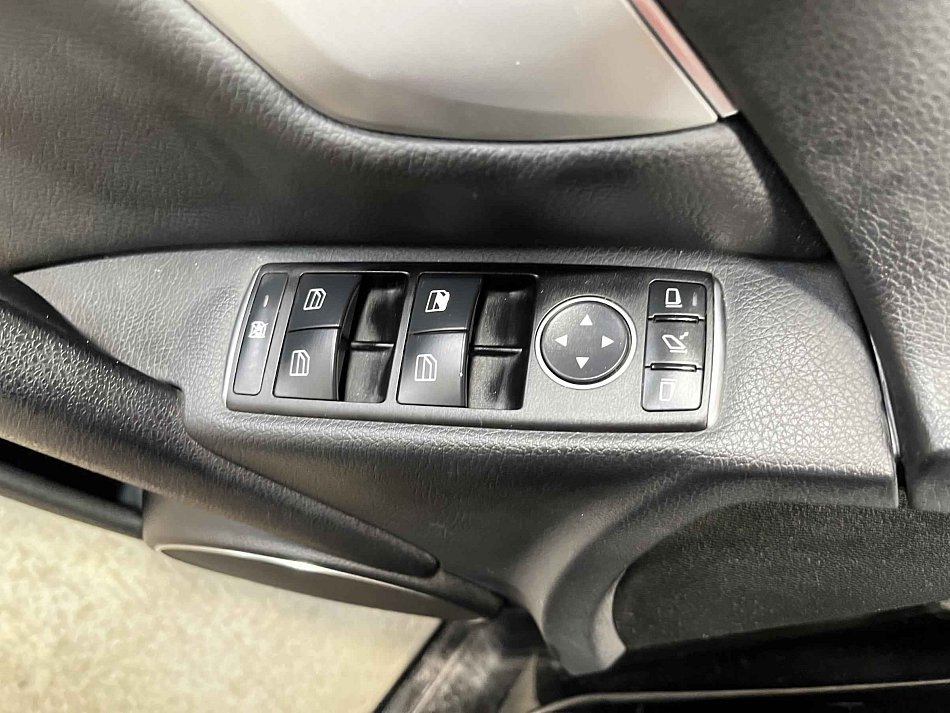 Mercedes-Benz Třída C 1.8i Avantgarde C200
