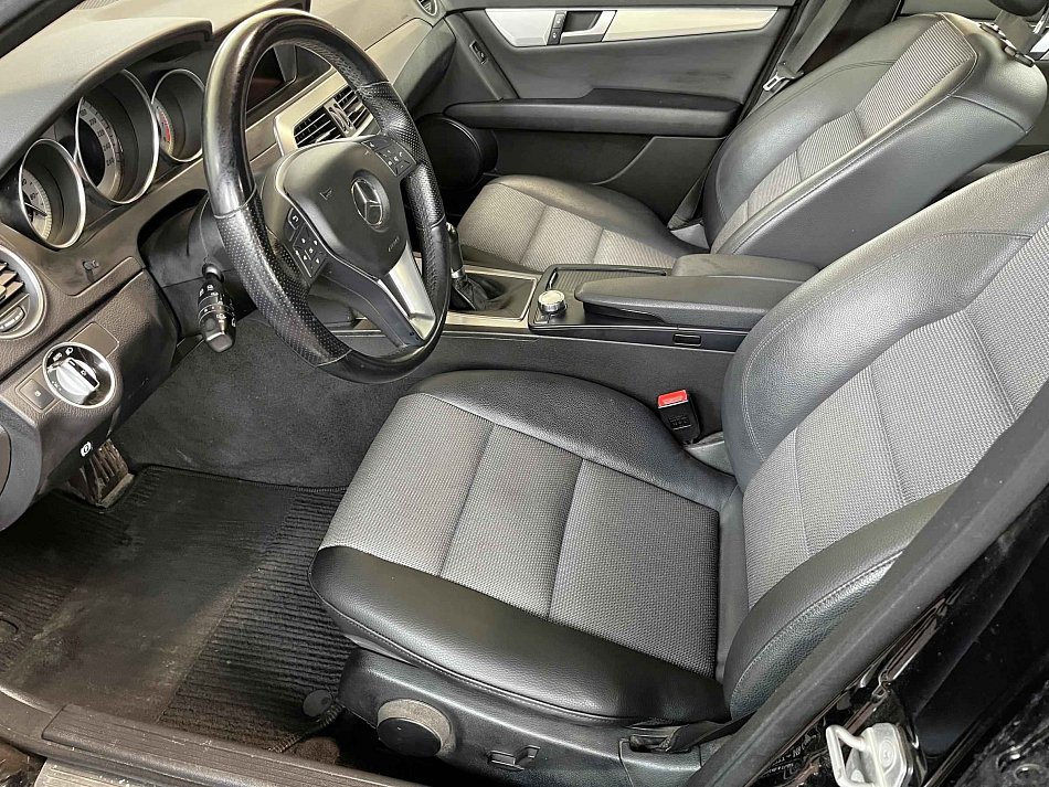 Mercedes-Benz Třída C 1.8i Avantgarde C200