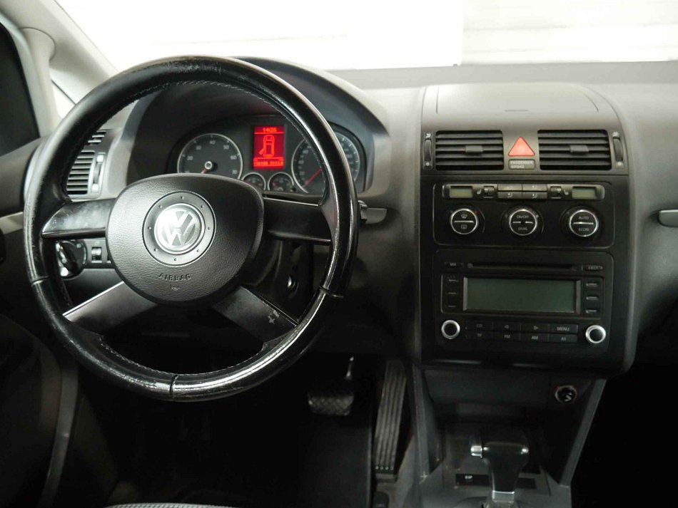 Volkswagen Touran 1.6FSi 