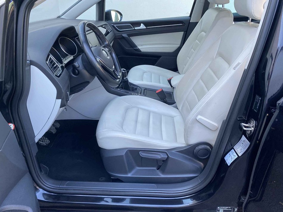 Volkswagen Sportsvan 2.0 TDi Highline