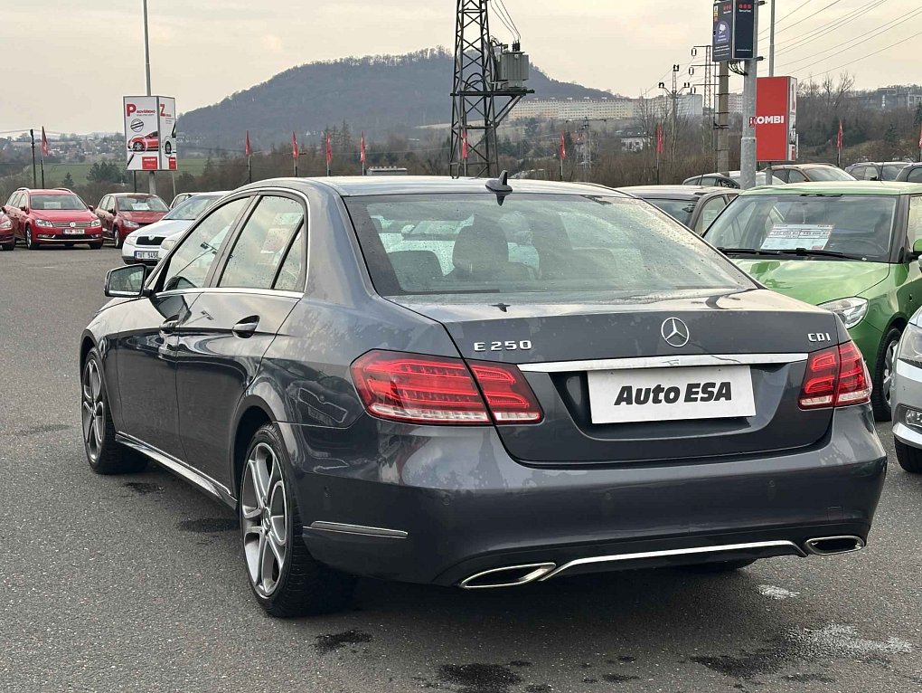 Mercedes-Benz Třída E 2.2CDi 