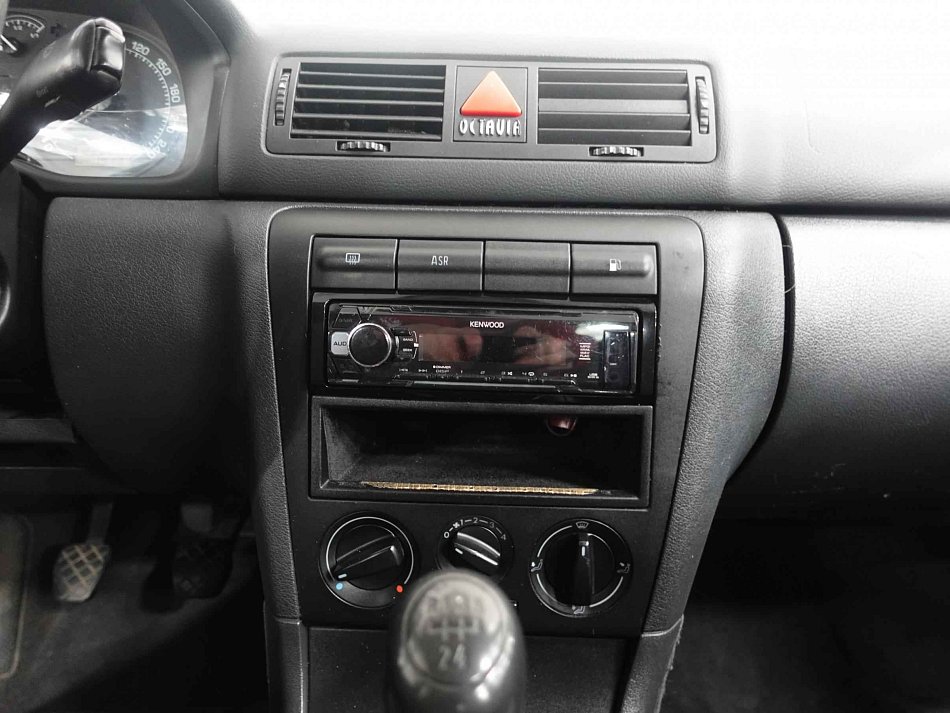 Škoda Octavia 1.6i Elegance