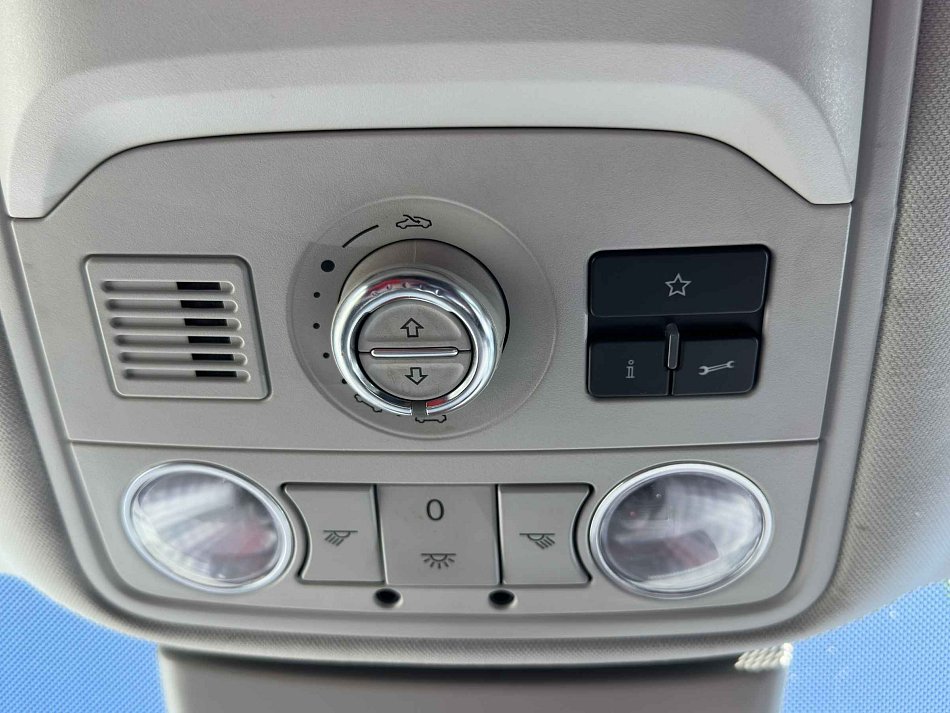 Volkswagen Touran 2.0 TDi 