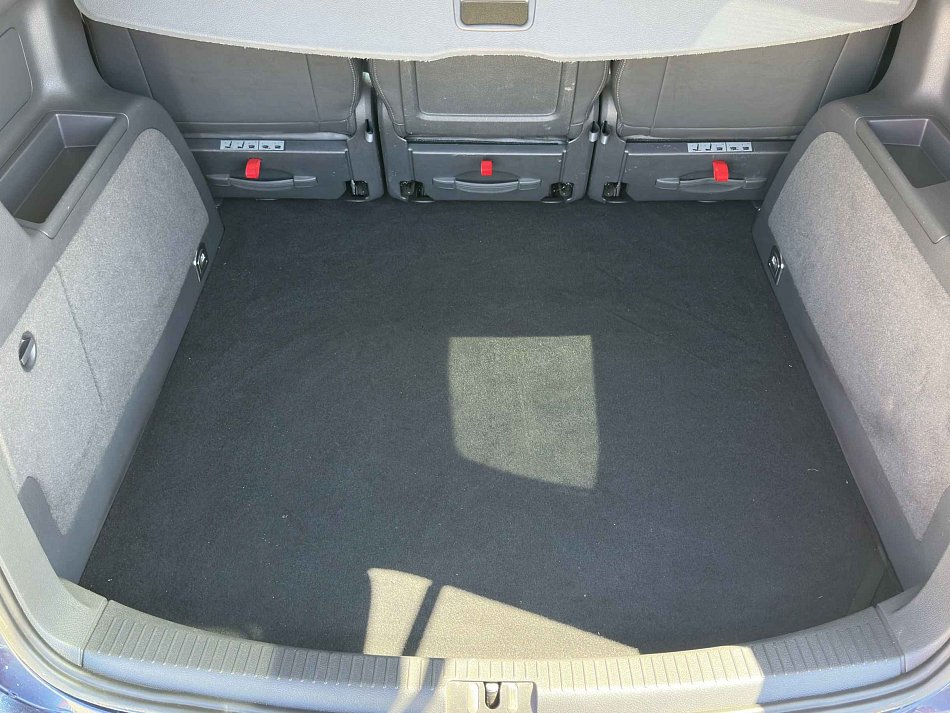 Volkswagen Touran 2.0 TDi 
