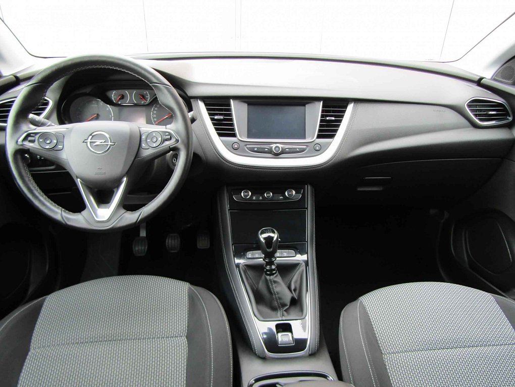 Opel Grandland X 1.2 PT Edition