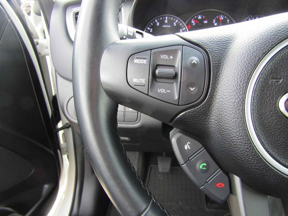Kia Carens 1.6i 