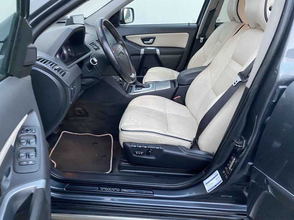 Volvo XC90 2.4 D5 R-design 4X4 7míst