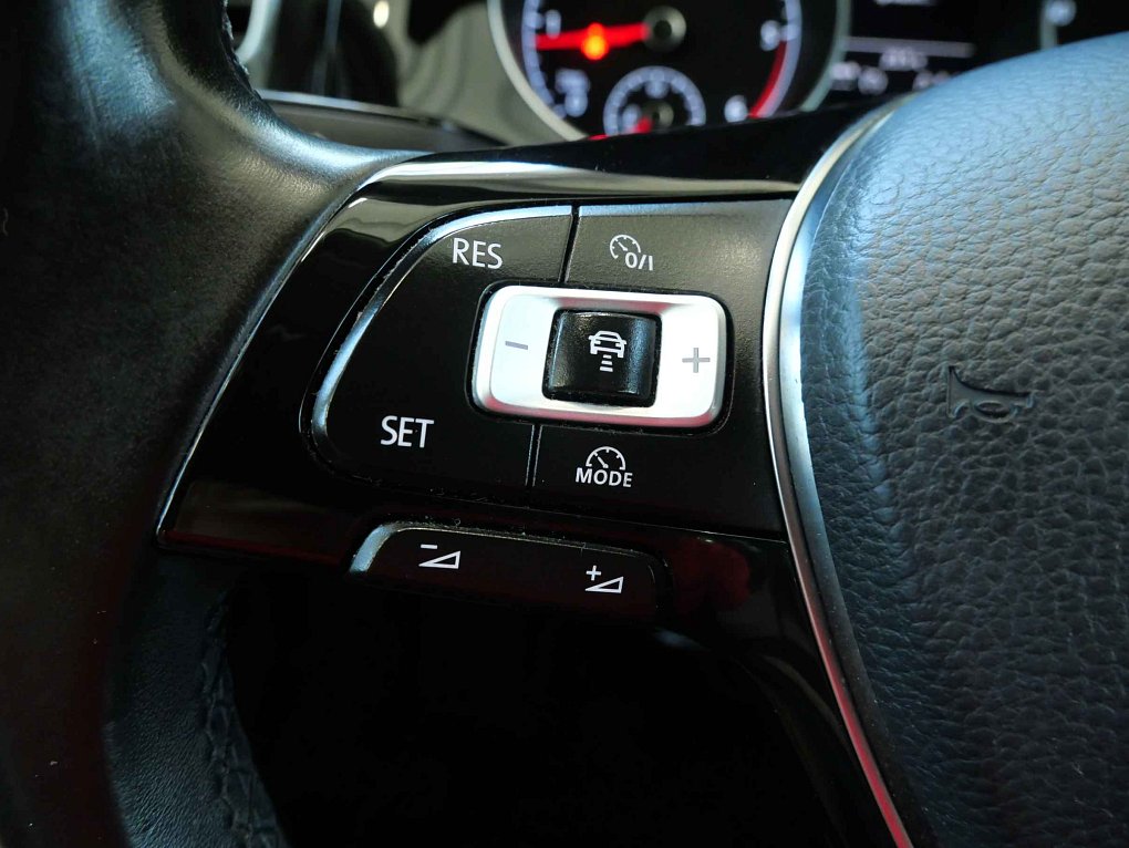 Volkswagen Golf 2.0 TDi 
