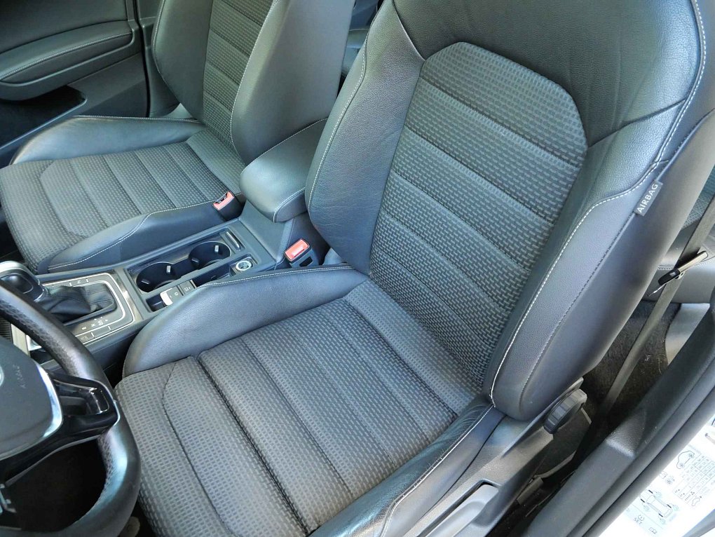 Volkswagen Golf 2.0 TDi 