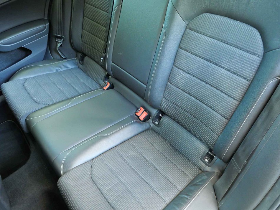 Volkswagen Golf 2.0 TDi 