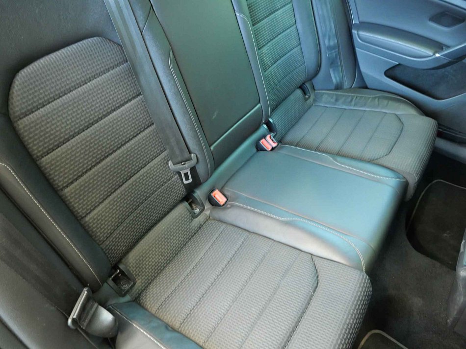 Volkswagen Golf 2.0 TDi 