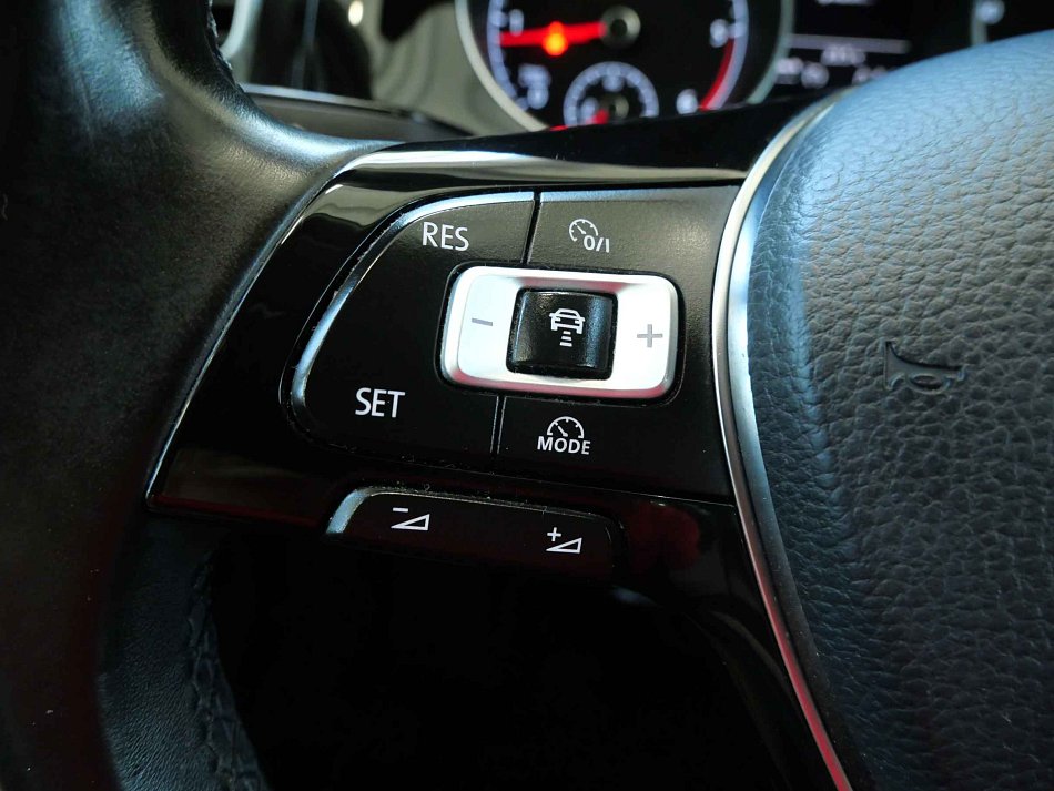 Volkswagen Golf 2.0 TDi 