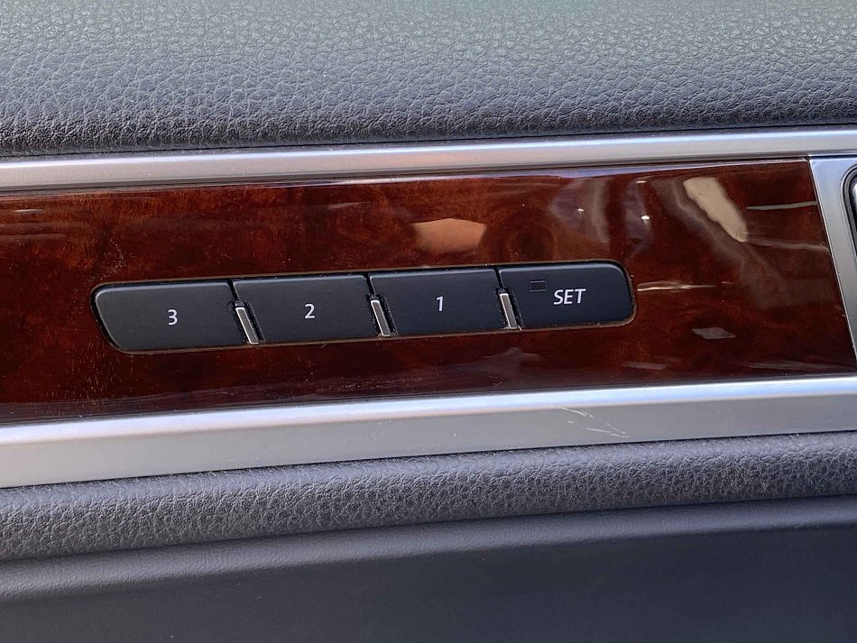 Volkswagen Touareg 3.0 TDi V6  4x4