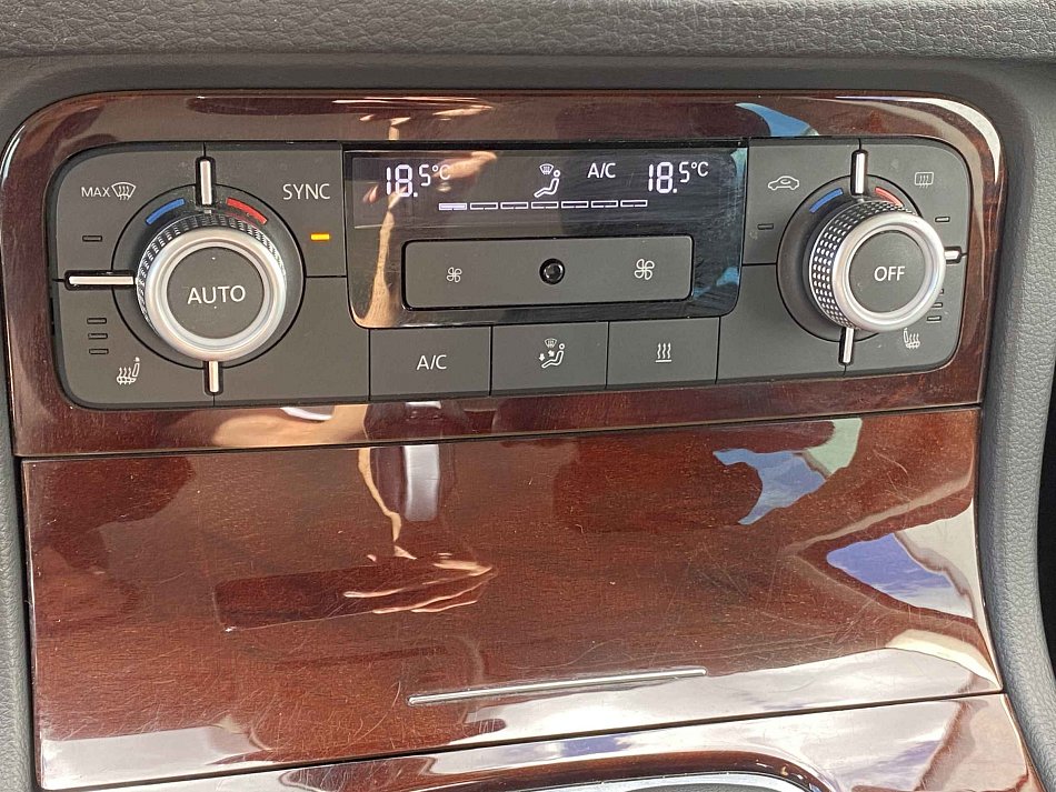 Volkswagen Touareg 3.0 TDi V6  4x4
